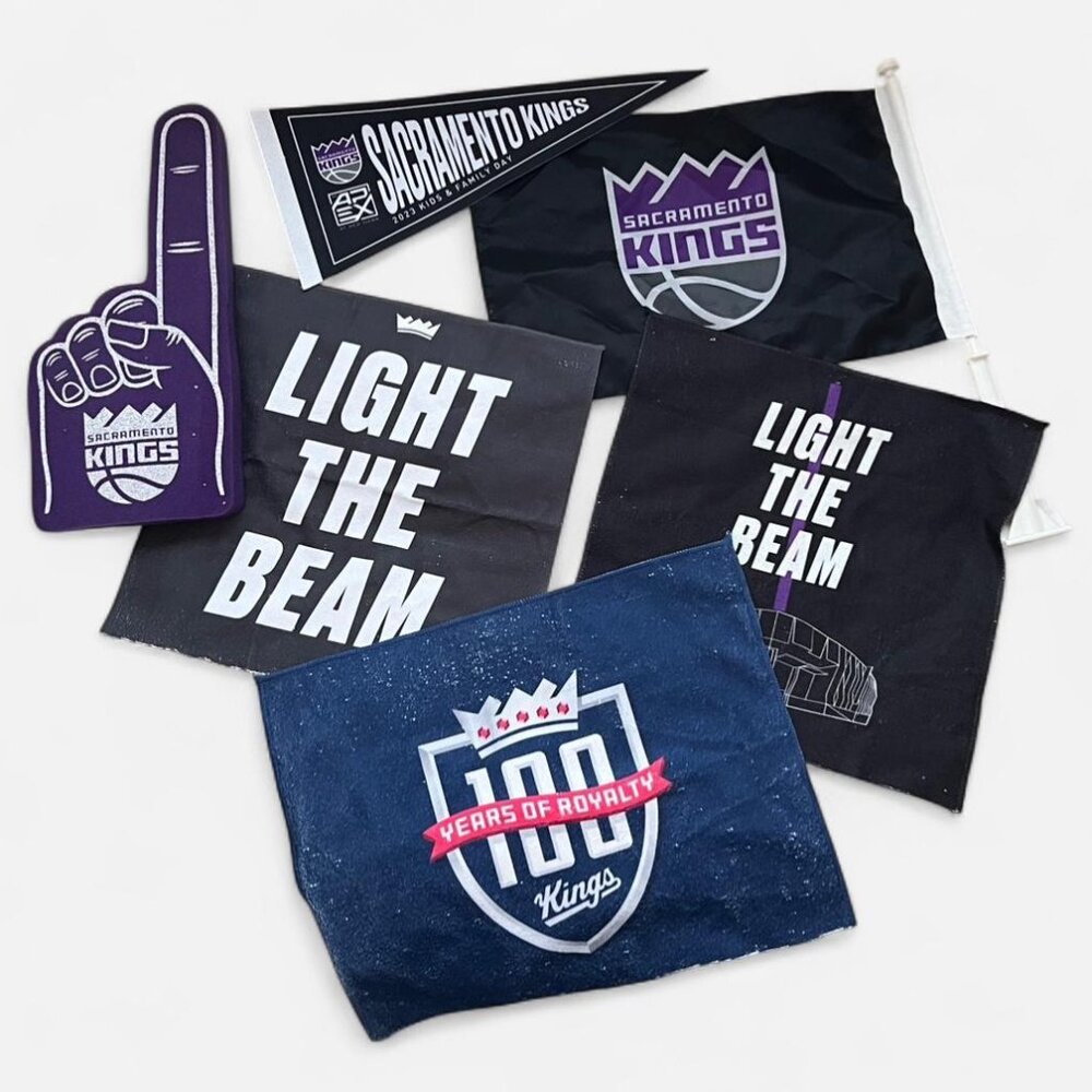 Sacramento Kings souvenirs 3 rally towels, 1car flag, 1pennant and foam finger